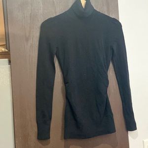 Guess turtlenecks size M